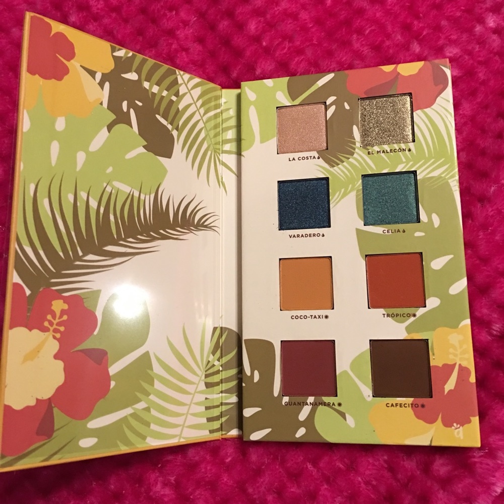 NIB A la mar colorful eyeshadow palette. Full size